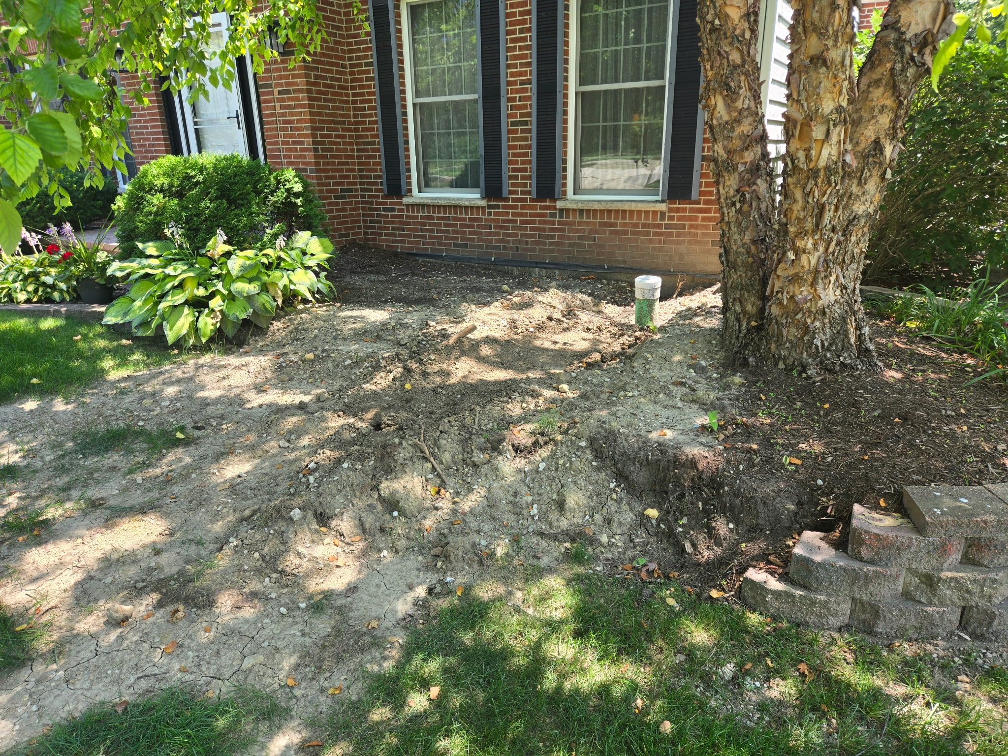 Retaining wall restoration before — B&L Landscape